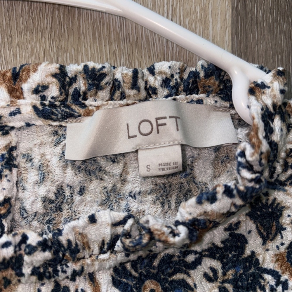 Loft Floral Textured Women's Short‎ Sleeve Shirts Size Small Lot Of 2 - Picture 2 of 16